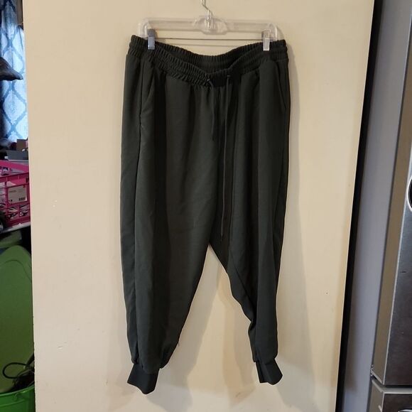 Cute Torrid joggers Size 1 - Picture 1 of 5